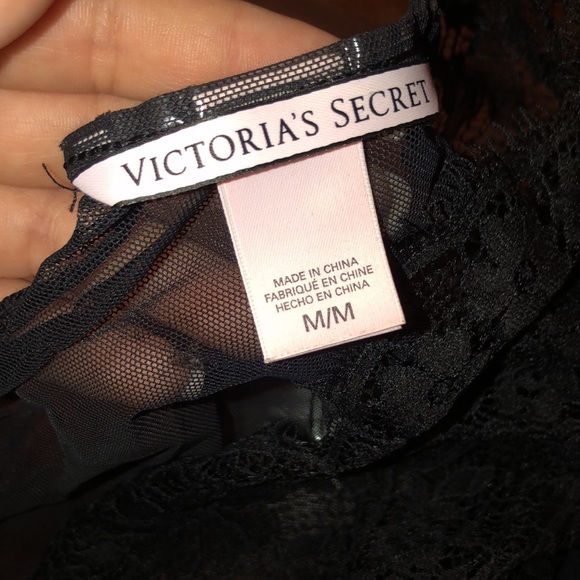 Elegant Black Lace Bodysuit - Picture 3 of 4